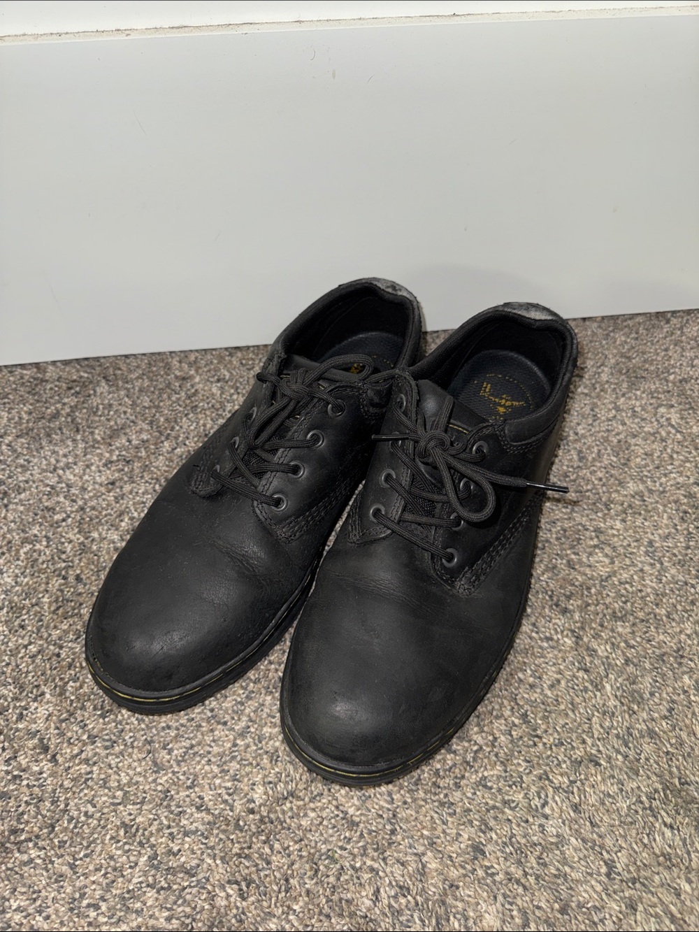 Doc Marten Low Top Black Leather Men's Lace-Up Shoes Sz 10 Slip resistant work
